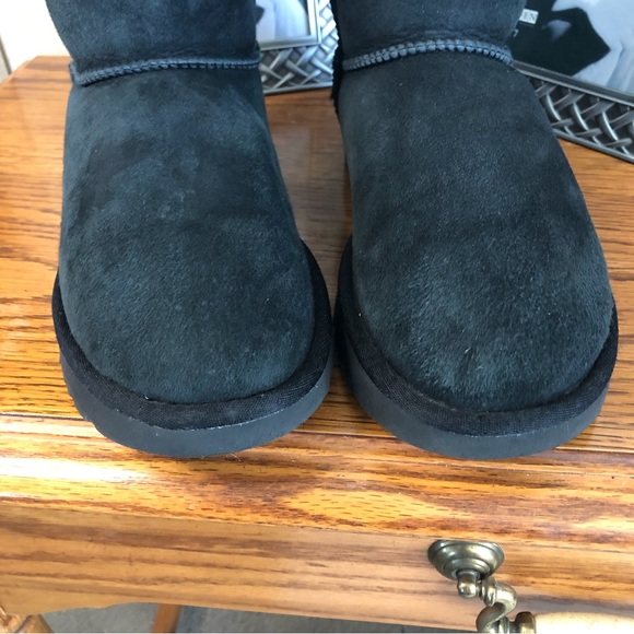 UGG Mini With Silver And Black Animal Print Bows Size 7 - Picture 3 of 10